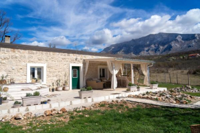 Stone House With Jacuzzi 